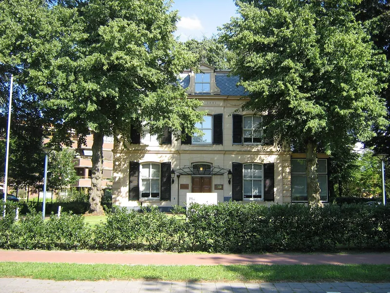 Villa aan de Utrechtseweg in Hilversum